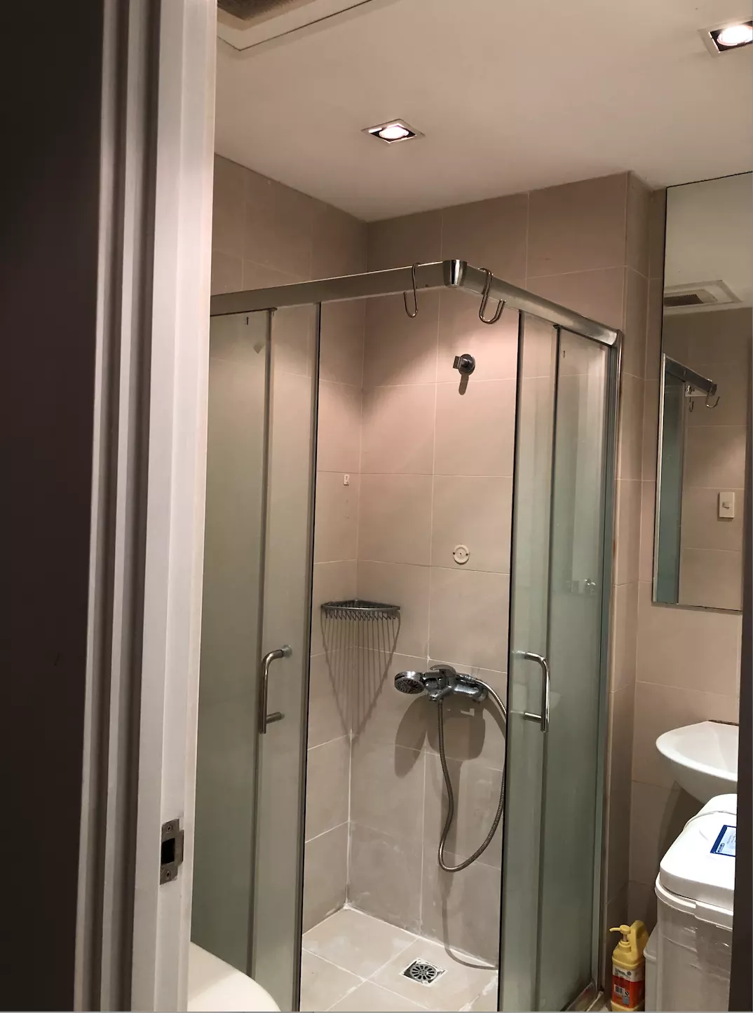 Makati Condo 1BR — 1 Bedroom — Photo 3