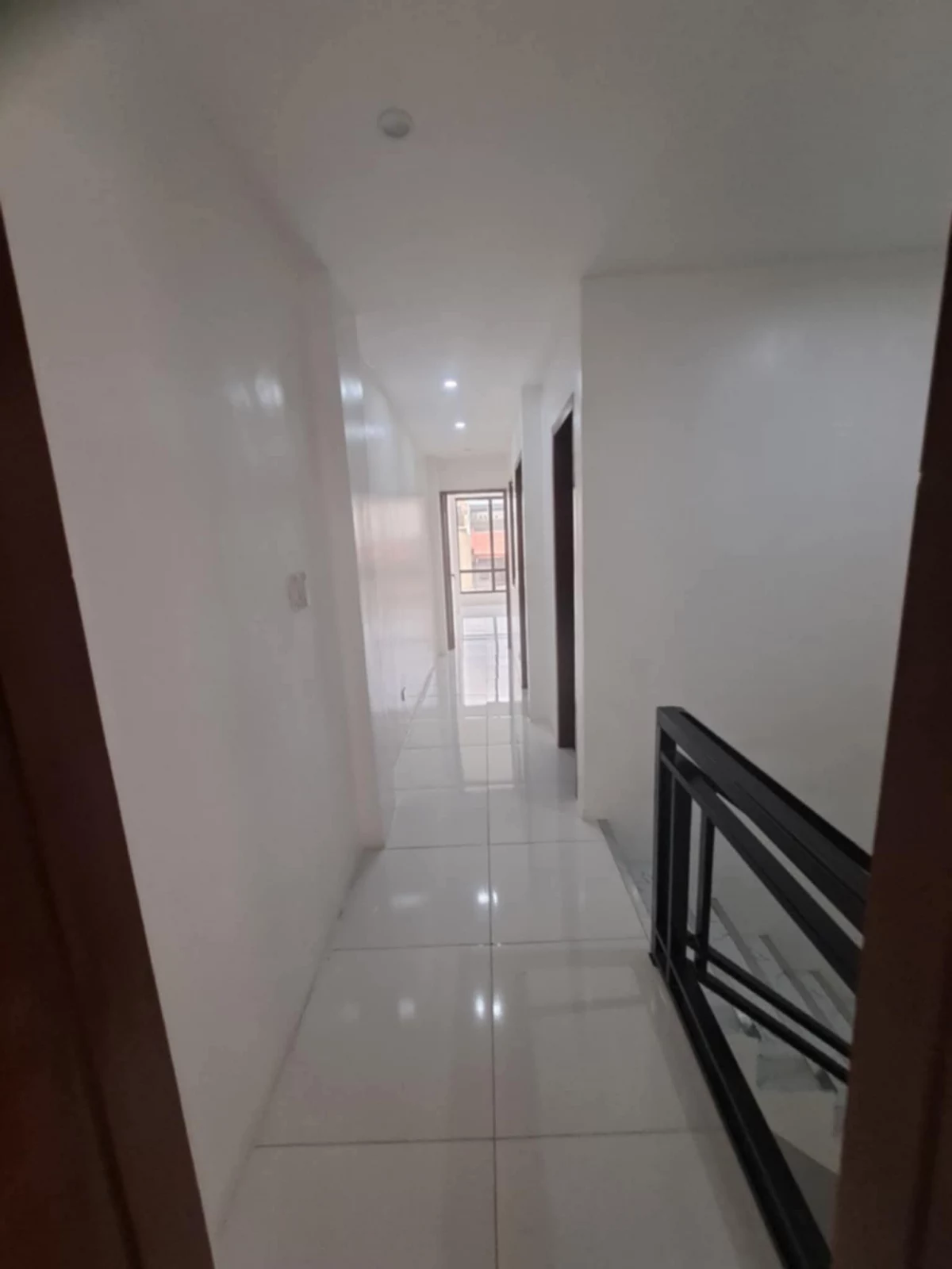 BRANDNEW THREE STOREY TOWNHOUSE FOR SALE NEAR UST WITH TWO CAR GARAGE — Beach House / Resort in Sampaloc, Manila, Metro Manila — Photo 4