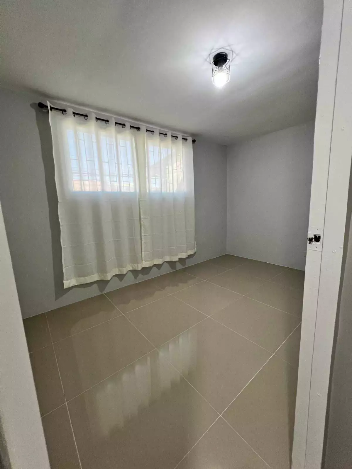 Newly Renovated Townhouse For Assume