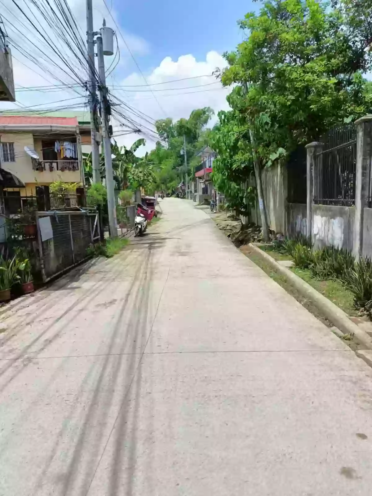 Open photo 14 of 33 — 3 STOREY BUILDING WITH ROOF TOP AND  5 APARTMENT UNITS FOR SALE