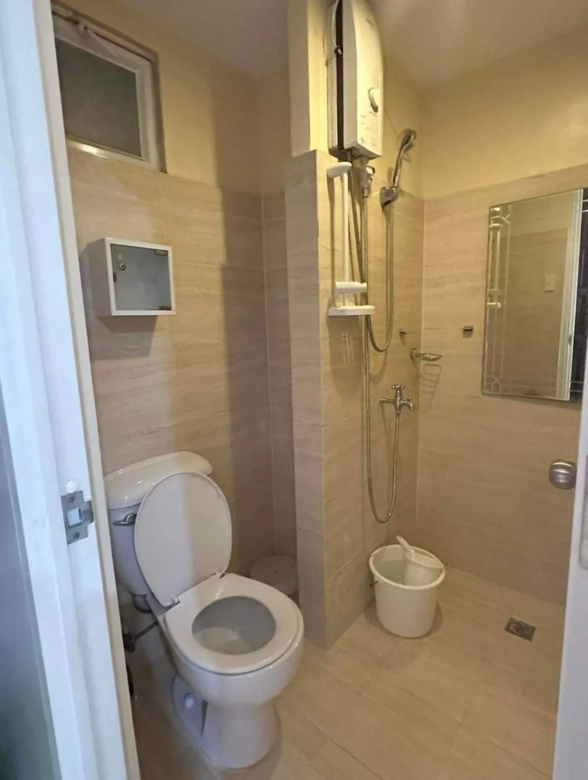 Fully furnished Studio Unit beside Ateneo de Cebu CLEAN TITLE — Studio in Mandaue City, Cebu, Philippines — Photo 6