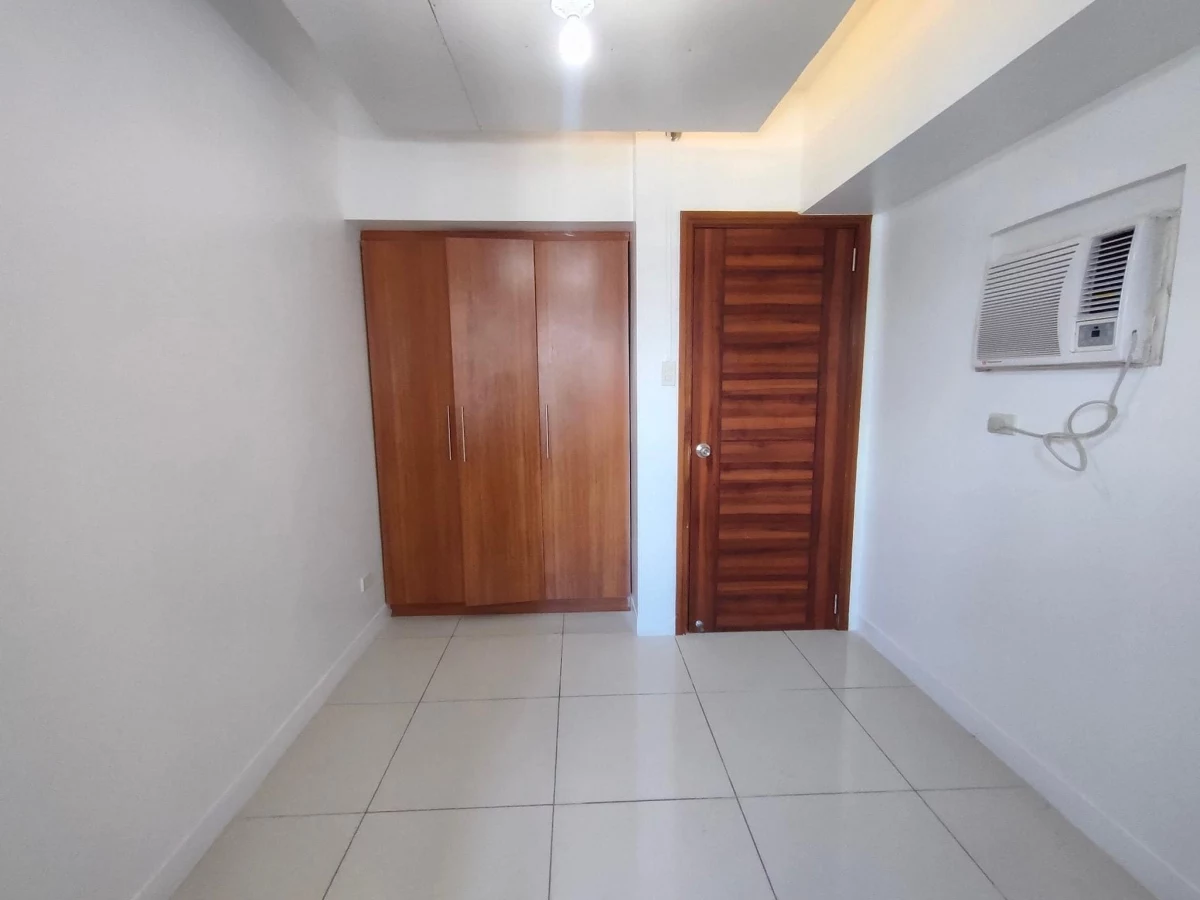 FOR SALE 2 BEDROOM IN HORIZONS 101 — 2 Bedrooms in Cogon Ramos, Cebu City, Cebu — Photo 3