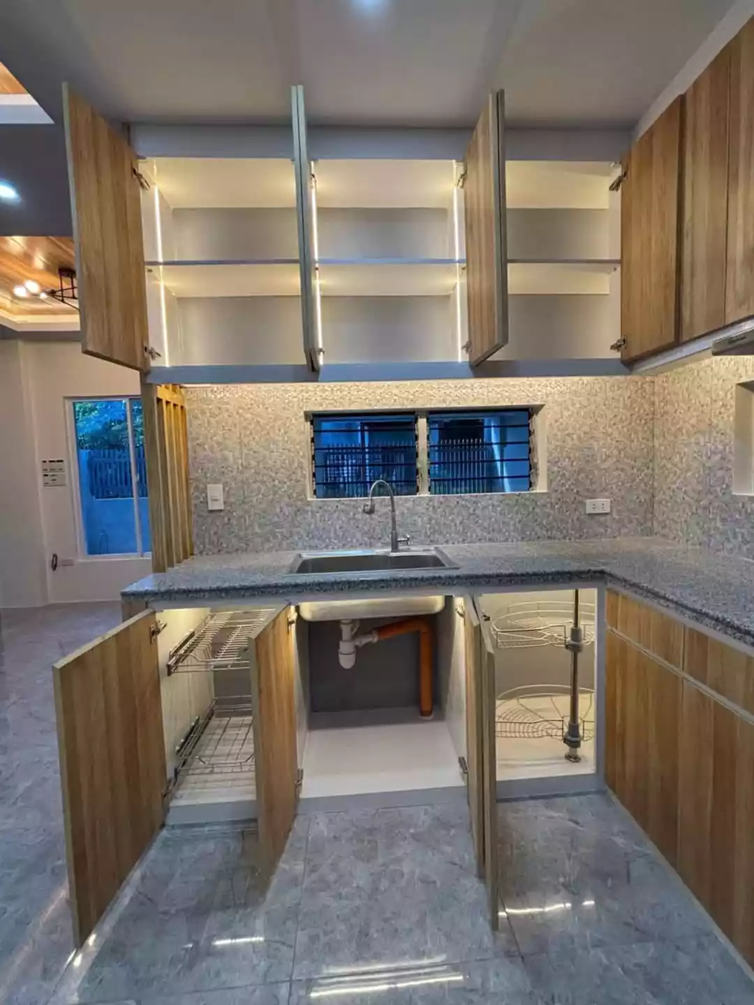 2 storey 4 BR house and lot — House and Lot in Iloilo City - Aleosan Road, Mandurriao, Iloilo City — Photo 5