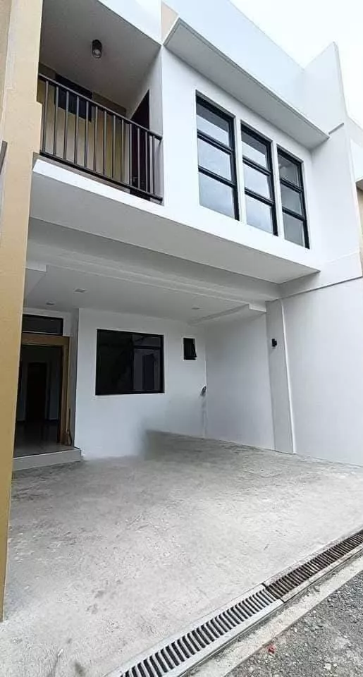 4BR HOUSE Near Ateneo Mandaue 