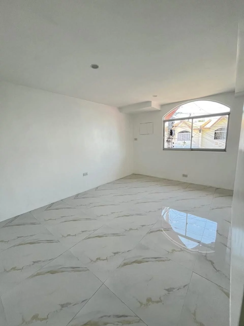 MINGLANILLA HOUSE FOR SALE — Townhouse in Minglanilla, Cebu, Philippines — Photo 5