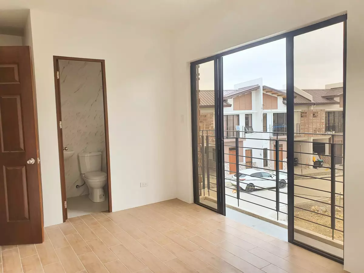 Open photo 17 of 20 — 3 Berdoom Ready to Occupy House and Lot in Labangon