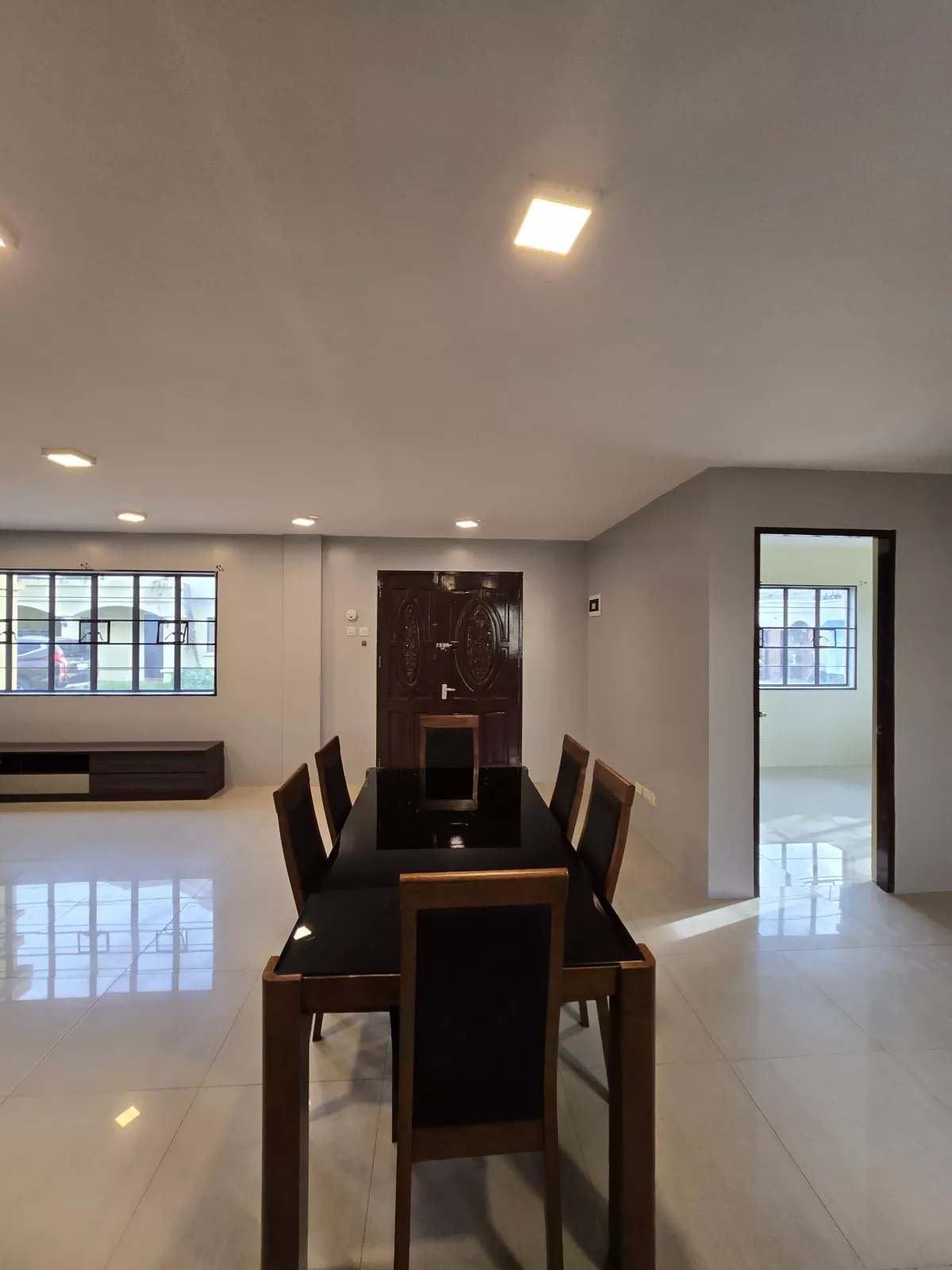 5 Bedroom House and Lot for Sale in Bayswater Lapu-Lapu — House and Lot in Ibabao - Gisi - Agus Road, Lapu-Lapu, Cebu — Photo 2