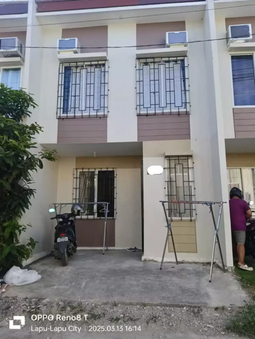  3 Bedroom Townhouse in Beverly Place Mactan Subdivision Agus Lapu Lapu 