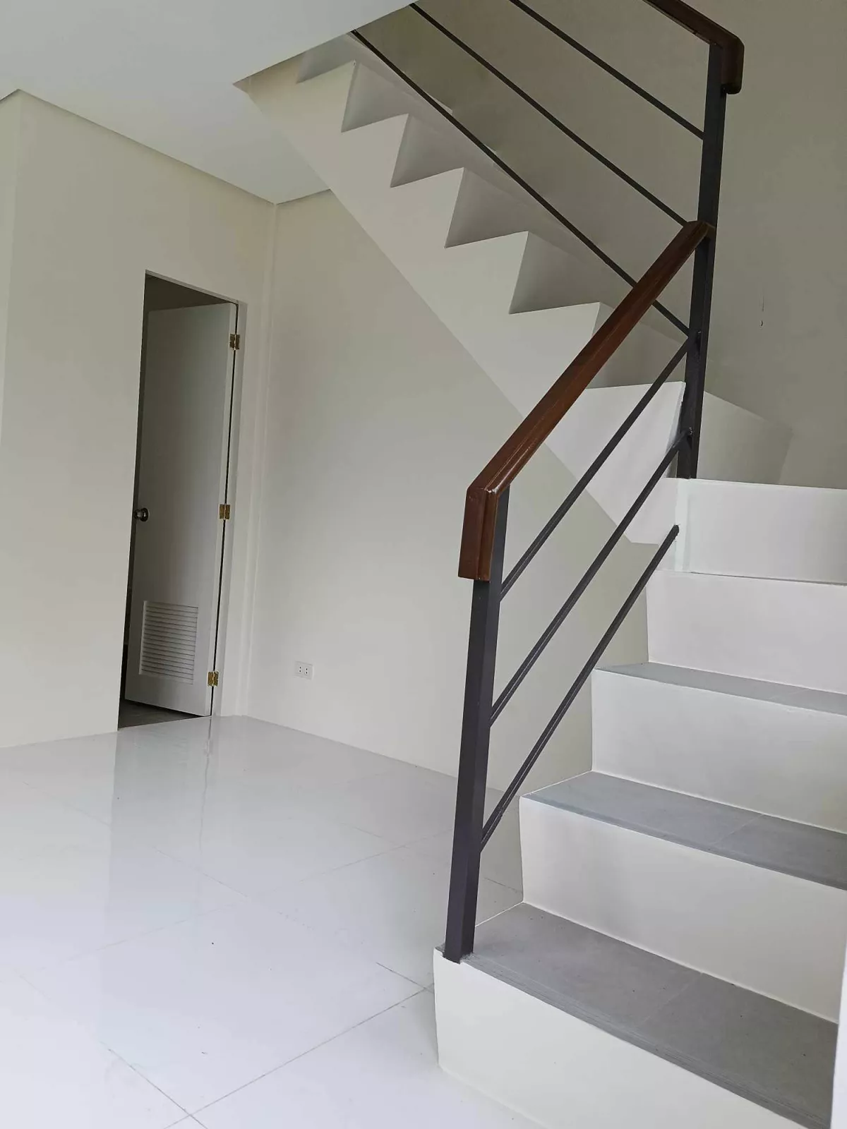Assume 500k House and Lot! — House and Lot in Bago City, Negros Occidental, Philippines — Photo 4