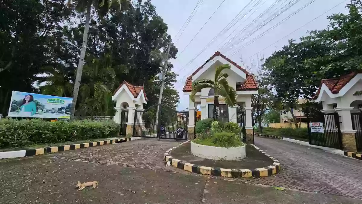 TITLED RESIDENTIAL LOT INSIDE SUMMERHILLS SUBDIVISION — Residential Lot in Cebu, Philippines — Photo 3