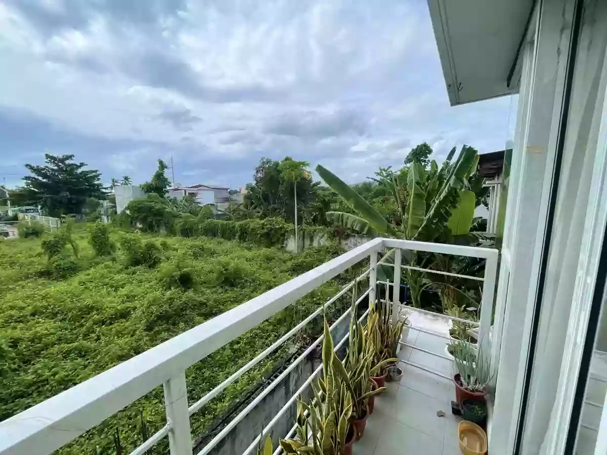 FOR ASSUME 1 BR CORNER UNIT WITH  BALCONY 