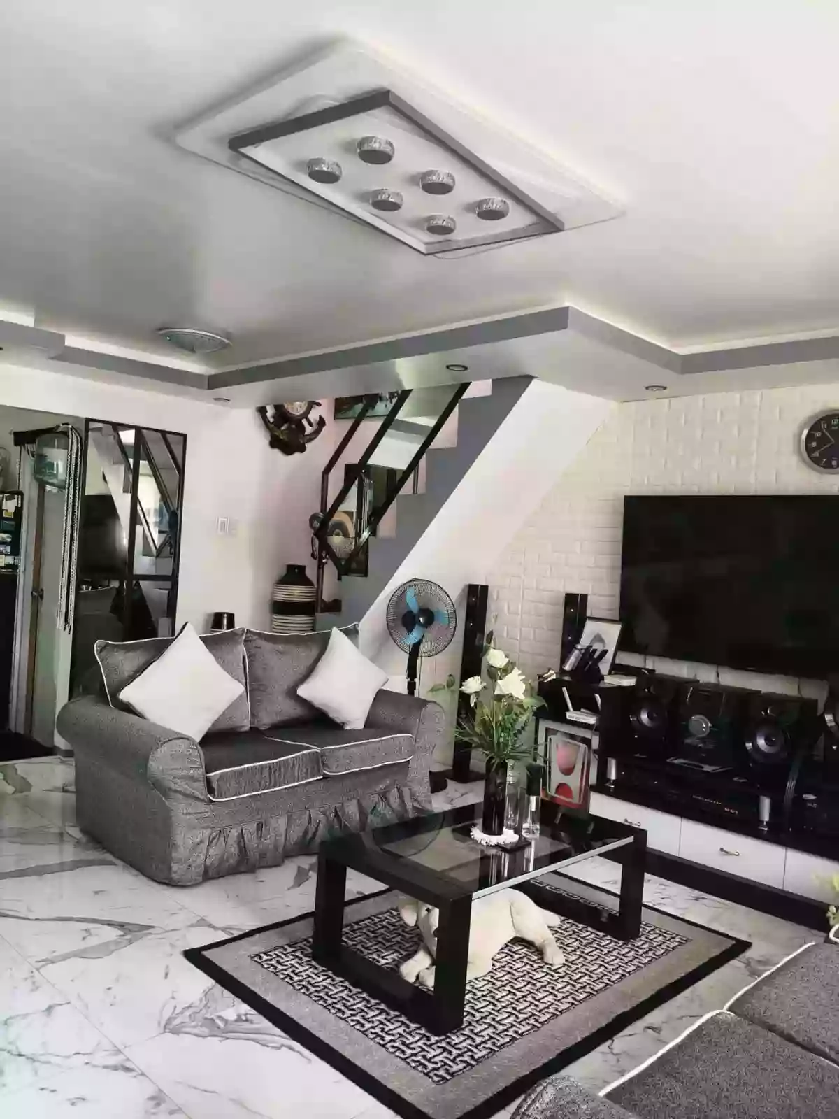 Townhouse — Townhouse in Main Street, City of Santa Rosa, Laguna — Photo 2