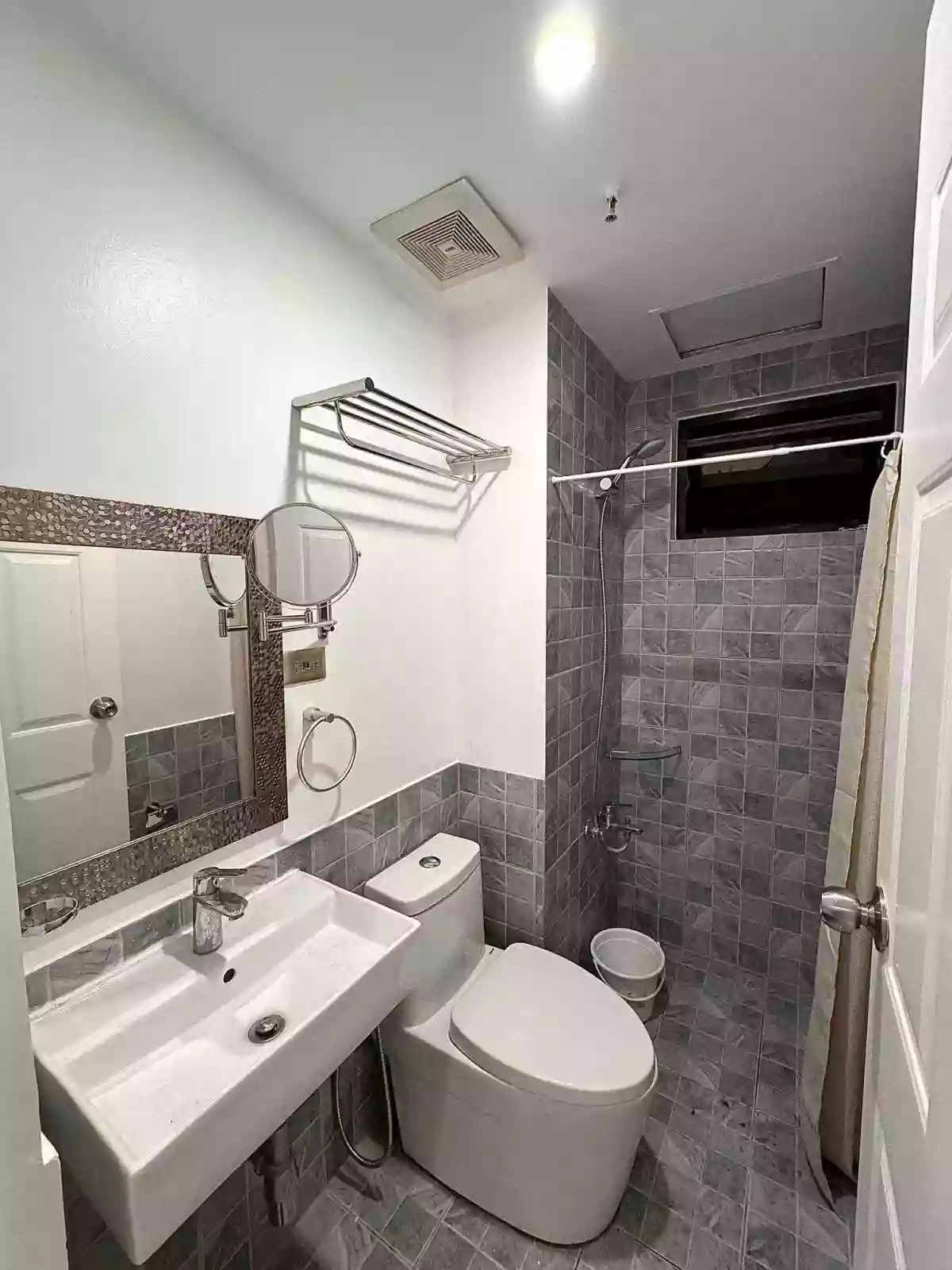 2 bedroom for Assume — 2 Bedrooms in Gov. M. Cuenco Avenue, Cebu City, Cebu — Photo 6