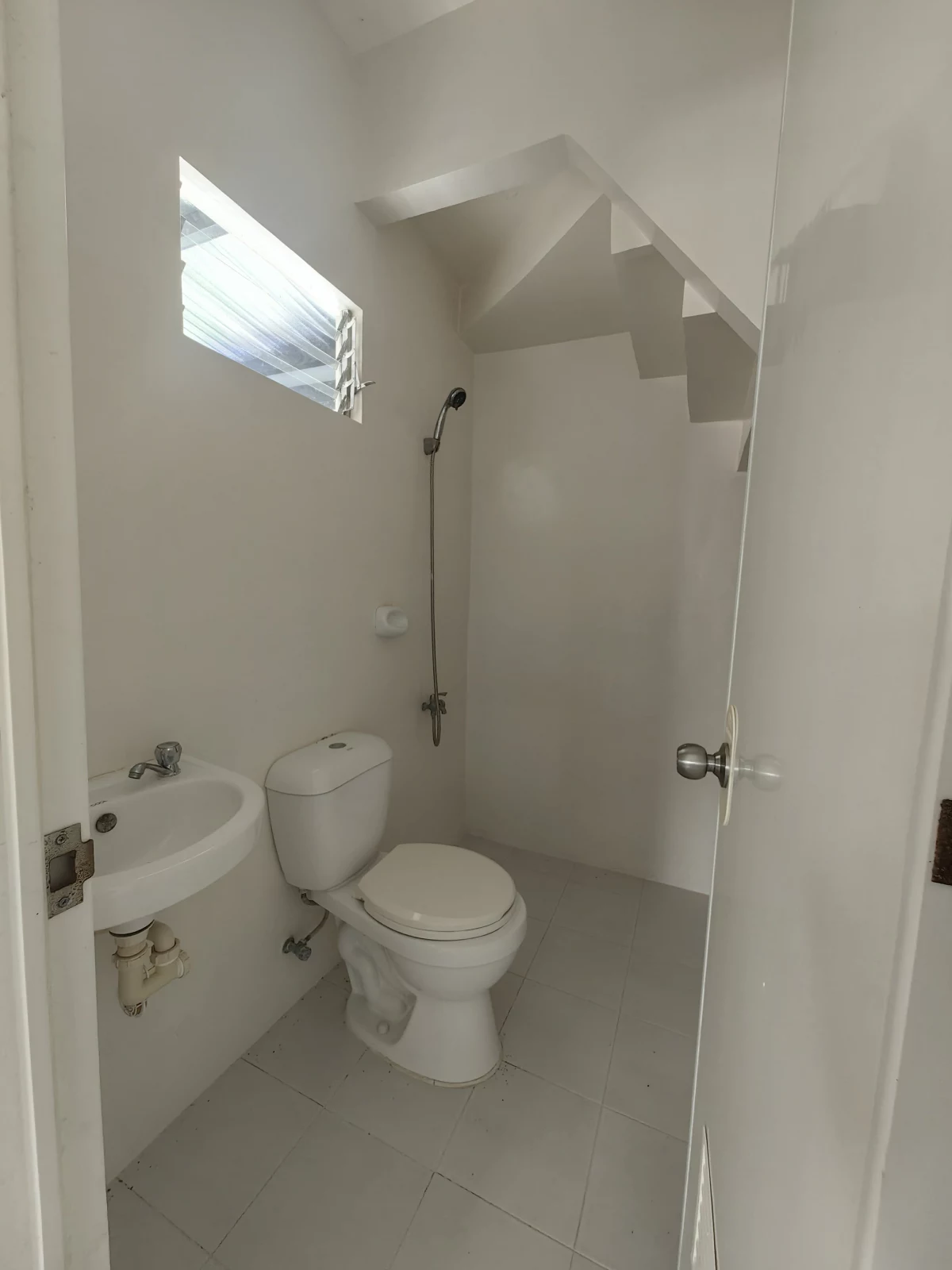 Open photo 11 of 16 — TOWNHOUSE FOR RENT IN GARDEN BLOOM SOUTH