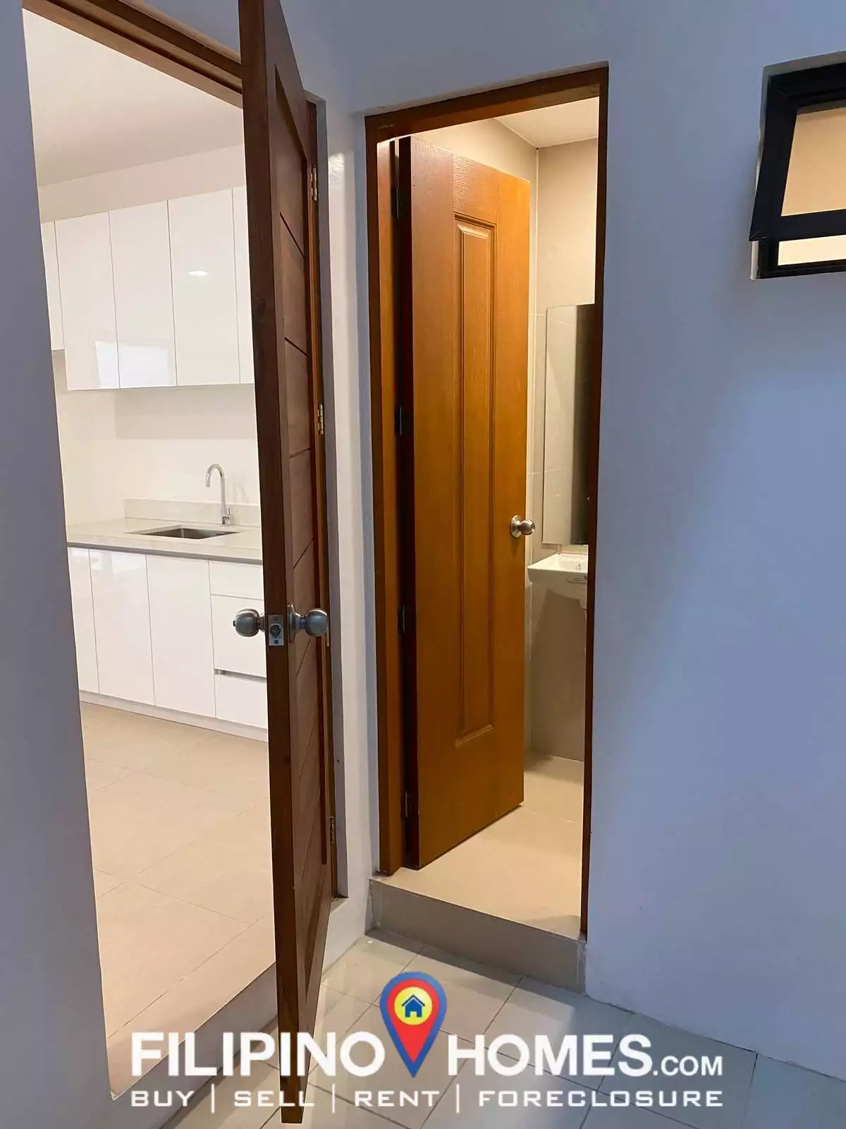 BRANDNEW THREE STOREY TOWNHOUSE FOR SALE FACING WIDE ROAD NEAR UST SAMPALOC MANILA — Townhouse in Manila, Metro Manila, Philippines — Photo 6