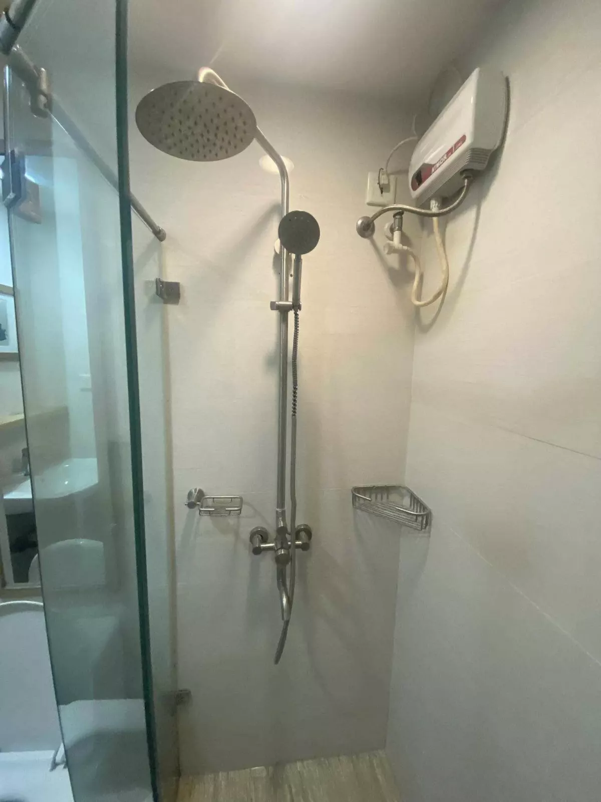 FOR SALE STUDIO UNIT IN LOT 8 CONDOMINIUM — Studio in P. Almendras Street, Cebu City, Central Visayas — Photo 3