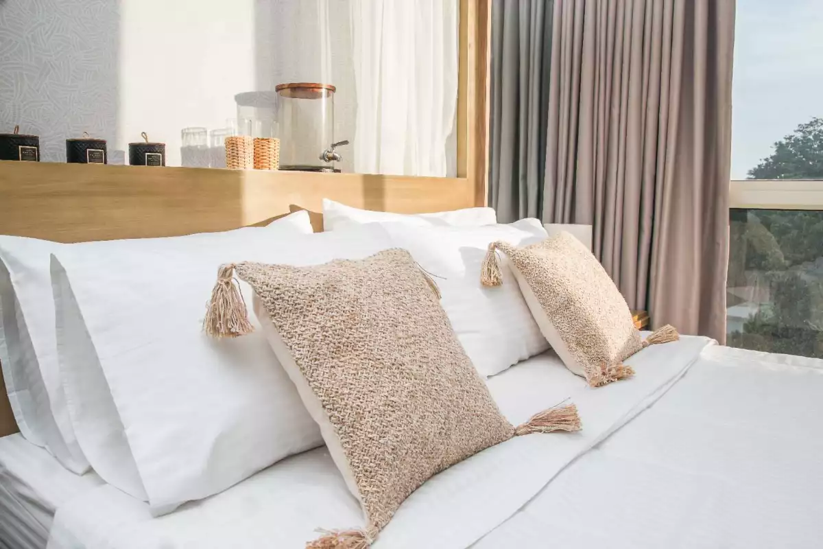 RUSH SALE 2BR FULLY FURNISHED HIGH-END LUXURY CONDO AT 32 SANSON LAHUG — 2 Bedrooms in Cebu City, Cebu, Philippines — Photo 4