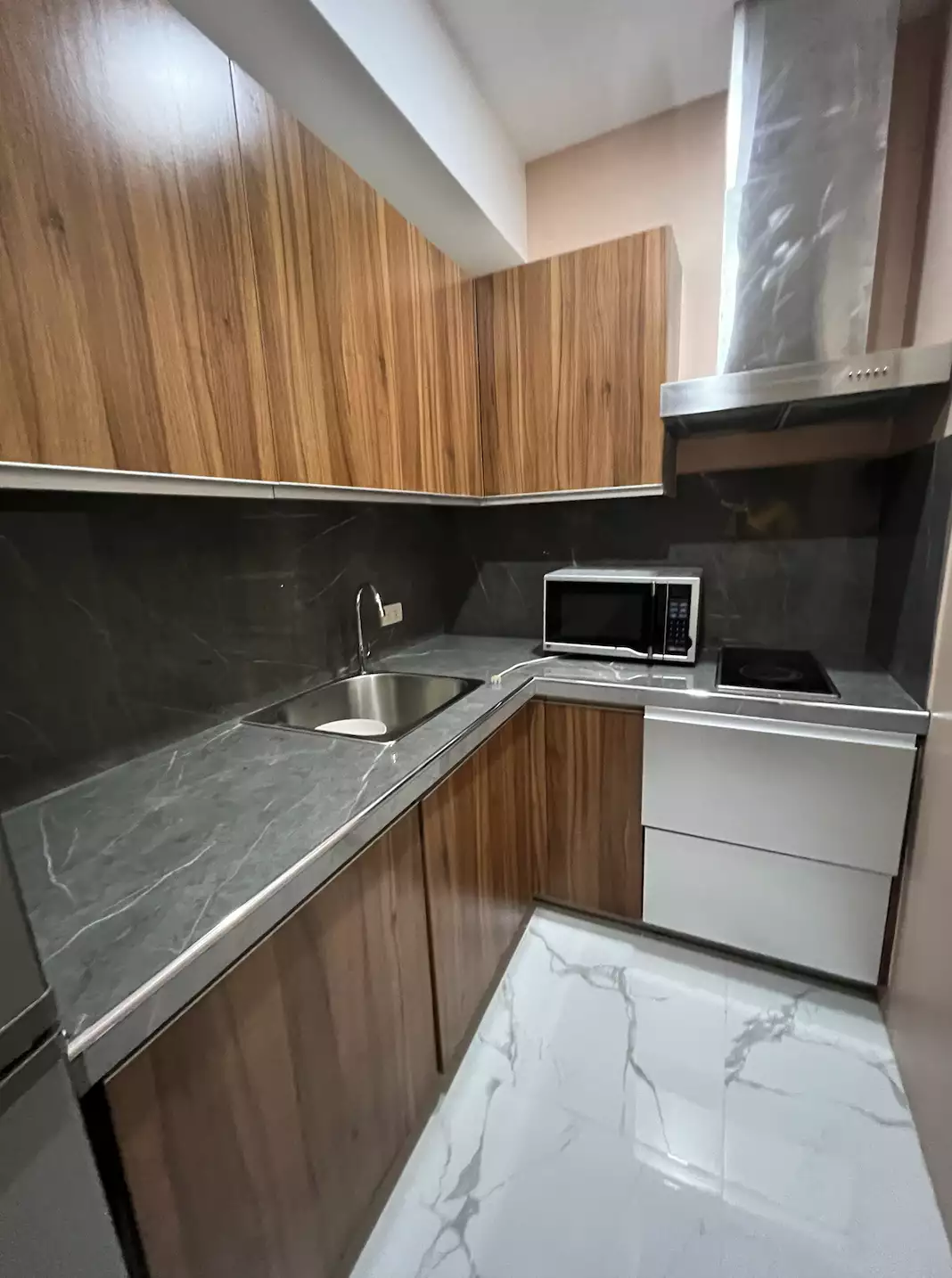 Makati Condo — 1 Bedroom — Photo 4