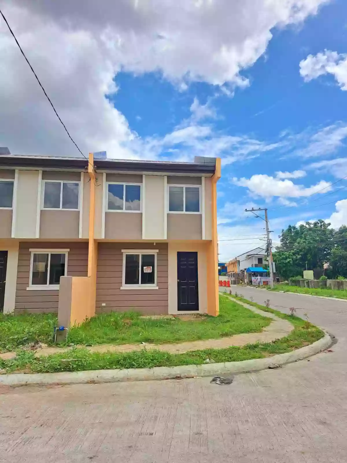 House and Lot in Grandvale 3 — Townhouse in San Felipe, Camarines Sur, Philippines — Photo 2