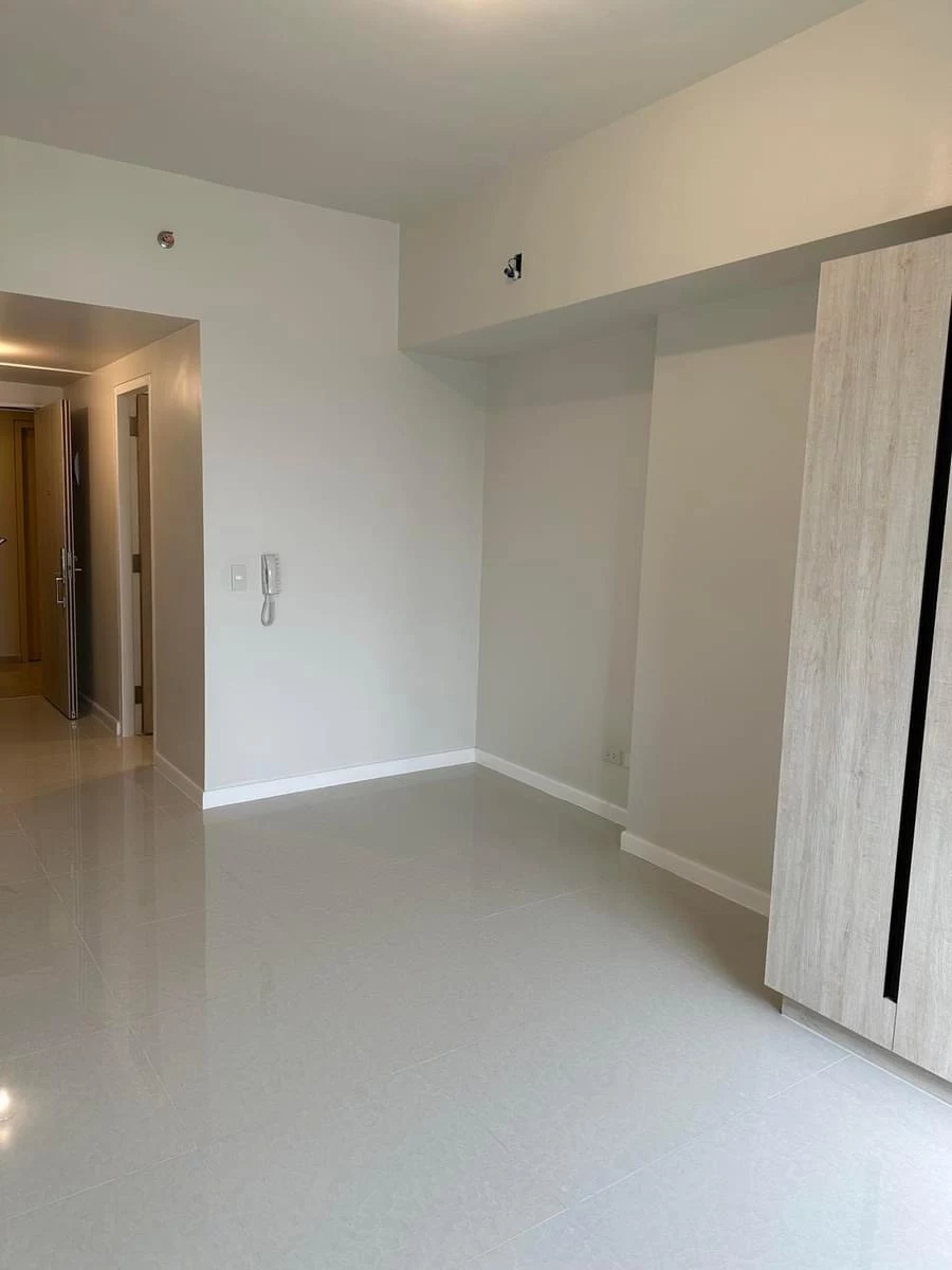 Brand new studio type unit for sale!  Mandani Bay, Tower 2 — Studio in F.E. Zuellig Avenue, Mandaue City, Philippines — Photo 7