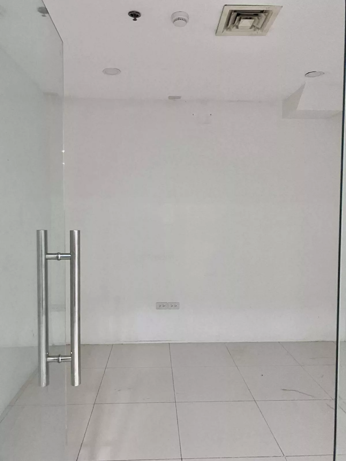 105 Sqm. Commercial/Office Space FOR RENT In Cebu Business Park — Space in Luzon Avenue, Cebu City, Cebu — Photo 4
