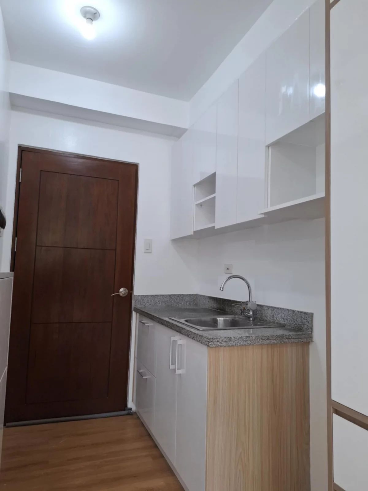 Studio with Balcony for Sale — Studio in Salinas Drive Extension, Cebu City, Philippines — Photo 7