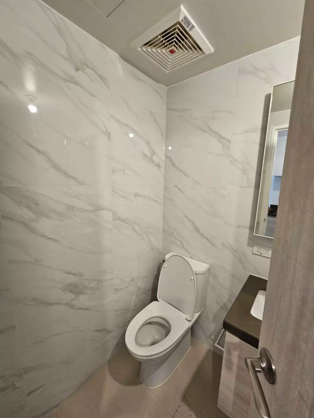 Mandani Bay Seaview Studio Unit for Sale!!! — Studio in F.E. Zuellig Avenue, Mandaue City, Philippines — Photo 7