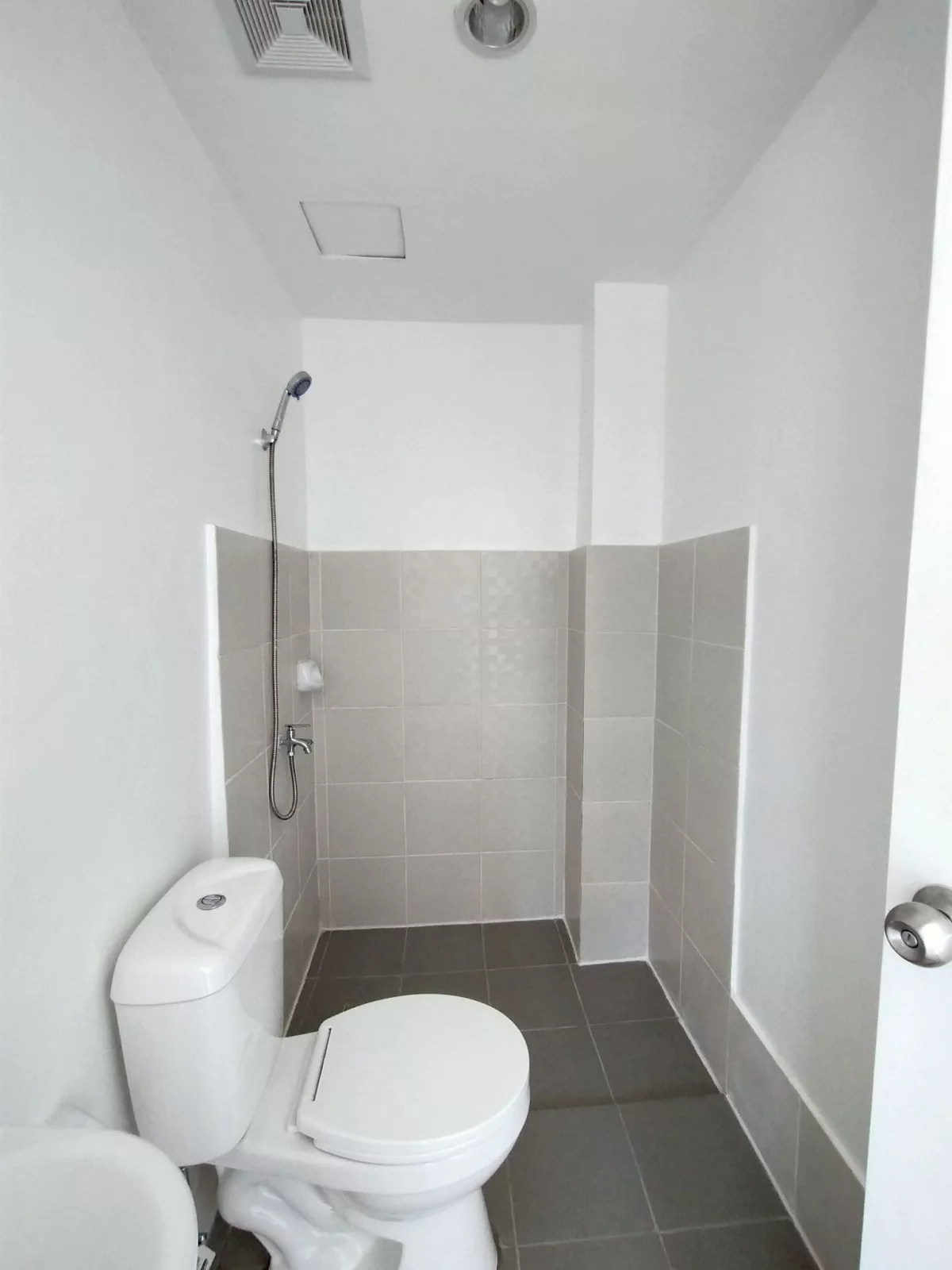 Studio Unit For Sale  in Modena Town Square, Minglanilla, Cebu — Studio in Minglanilla, Cebu, Philippines — Photo 4