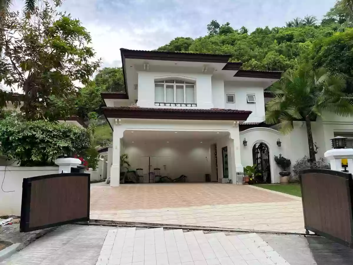 Maria Luisa House and Lot with Swimming Pool for Rent