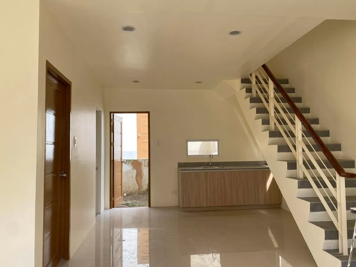 ANANDI UNIT FOR ASSUME! — House and Lot — Photo 2
