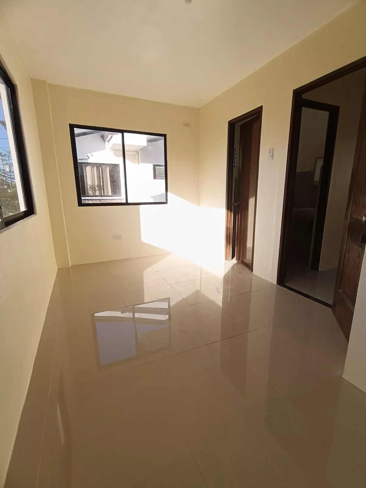 FOR SALE DUPLEX HOUSE IN EASTLAND ESTATE LILOAN — House and Lot in Eastland Dr, Liloan, Cebu — Photo 7