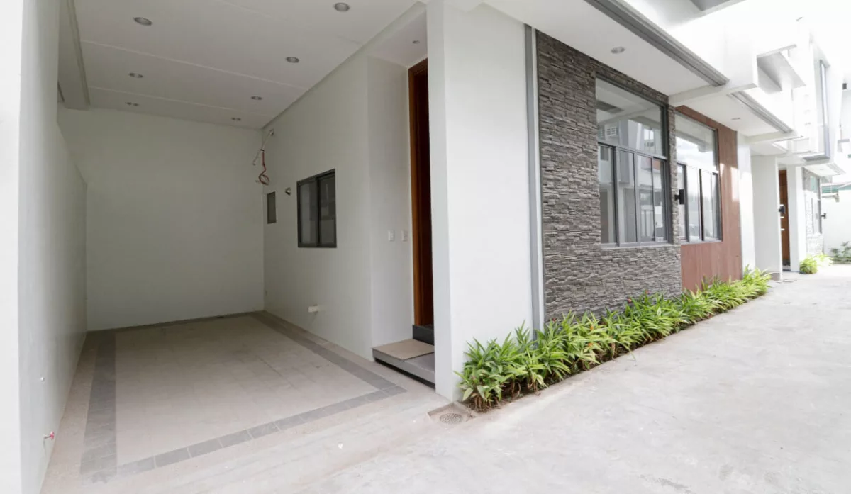 MODERN LUXURIOS TOWNHOUSE FOR SALE IN EDSA MUNOZ STARTS AT P13M UP! — Townhouse in Metro Manila, Philippines — Photo 3