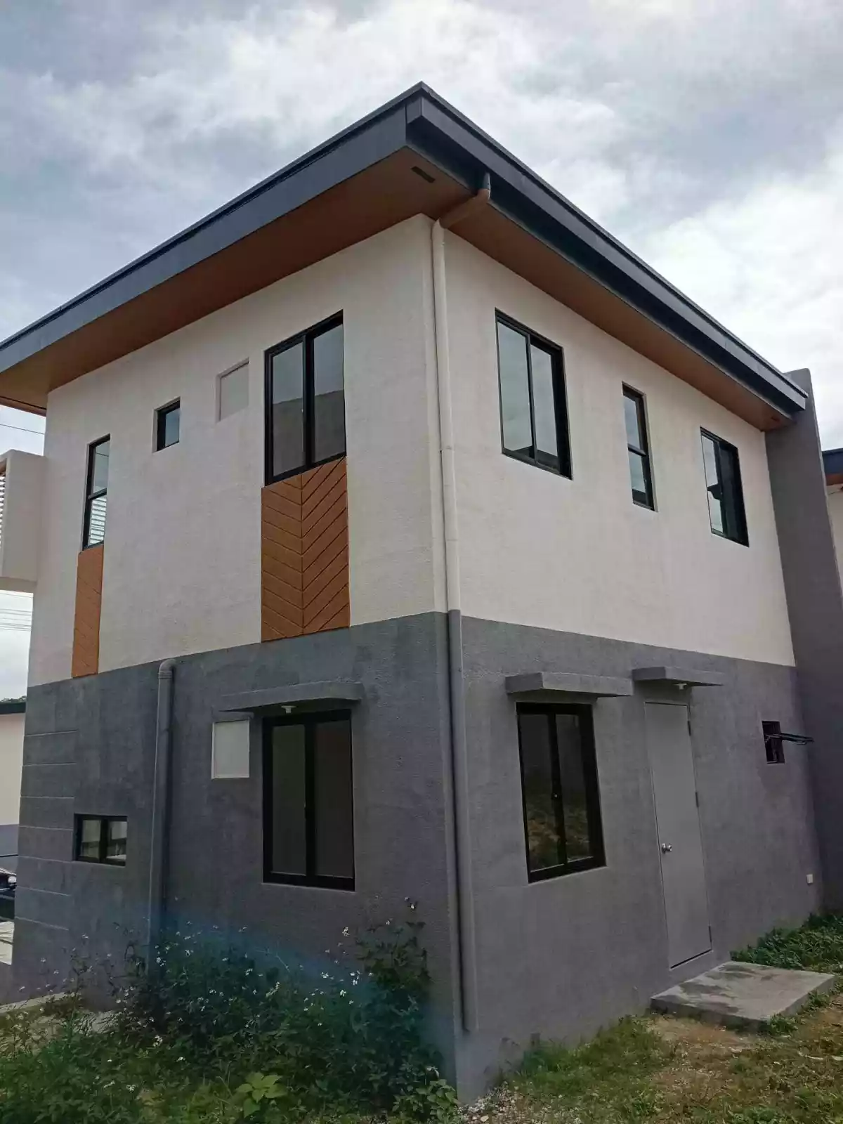 Single Attached House and Lot in Compostela