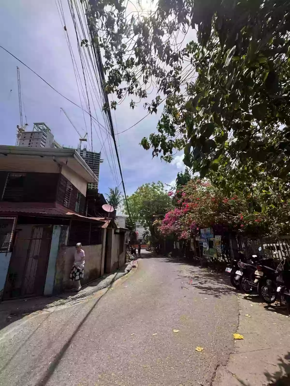 Corner house and lot for sale in Cebu City — House and Lot in Cebu City, Cebu, Philippines — Photo 2
