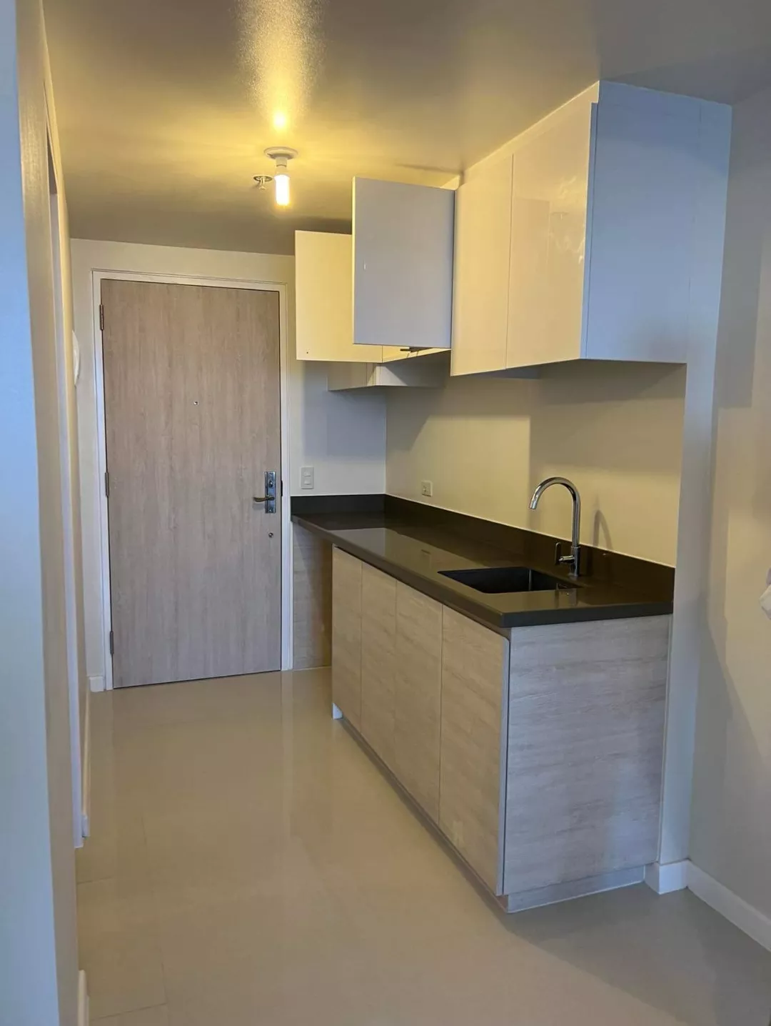 MANDANI BAY SUITES STUDIO UNIT SEAVIEW FOR SALE — Studio in F.E. Zuellig Avenue, Mandaue City, Philippines — Photo 2