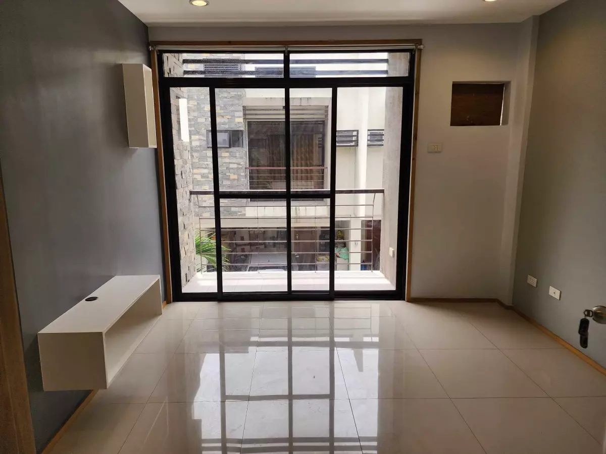 Brand New House and Lot for Assume or for Sale — House and Lot — Photo 4