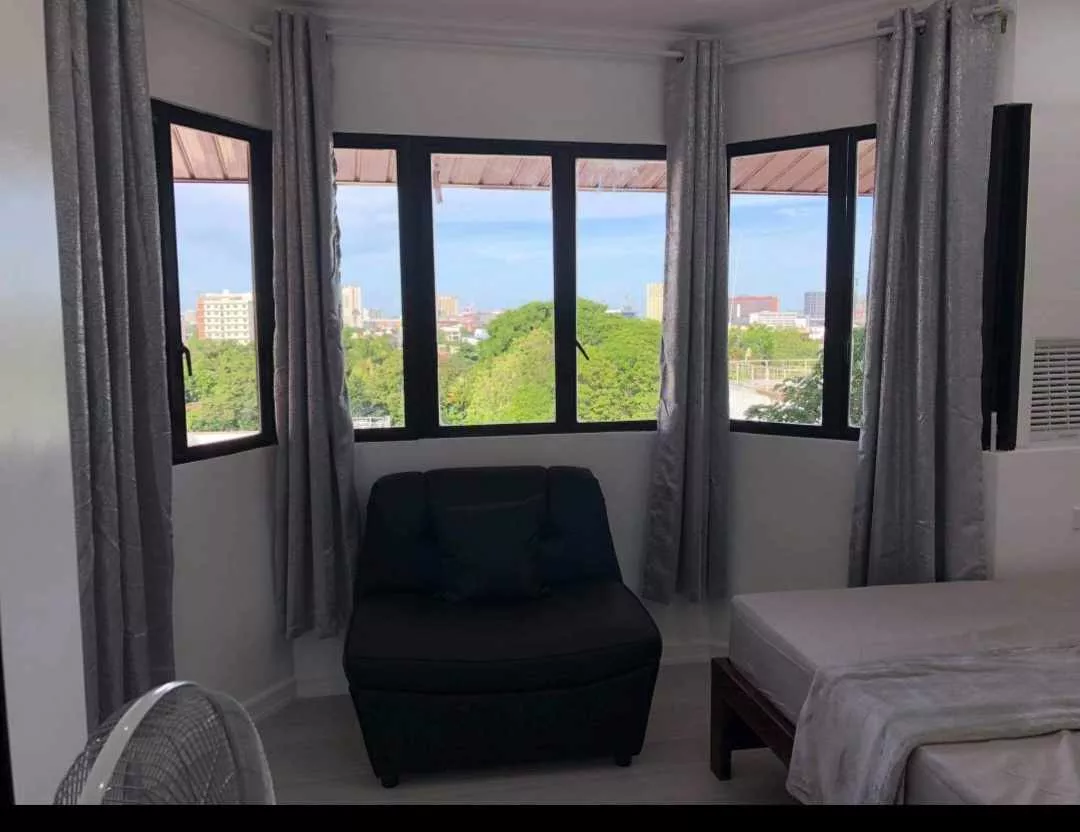 Semi Furnished 1 Bedroom Condo in the heart of Cebu City — 1 Bedroom in Dionisio Jakosalem Street, Cebu City, Cebu — Photo 2