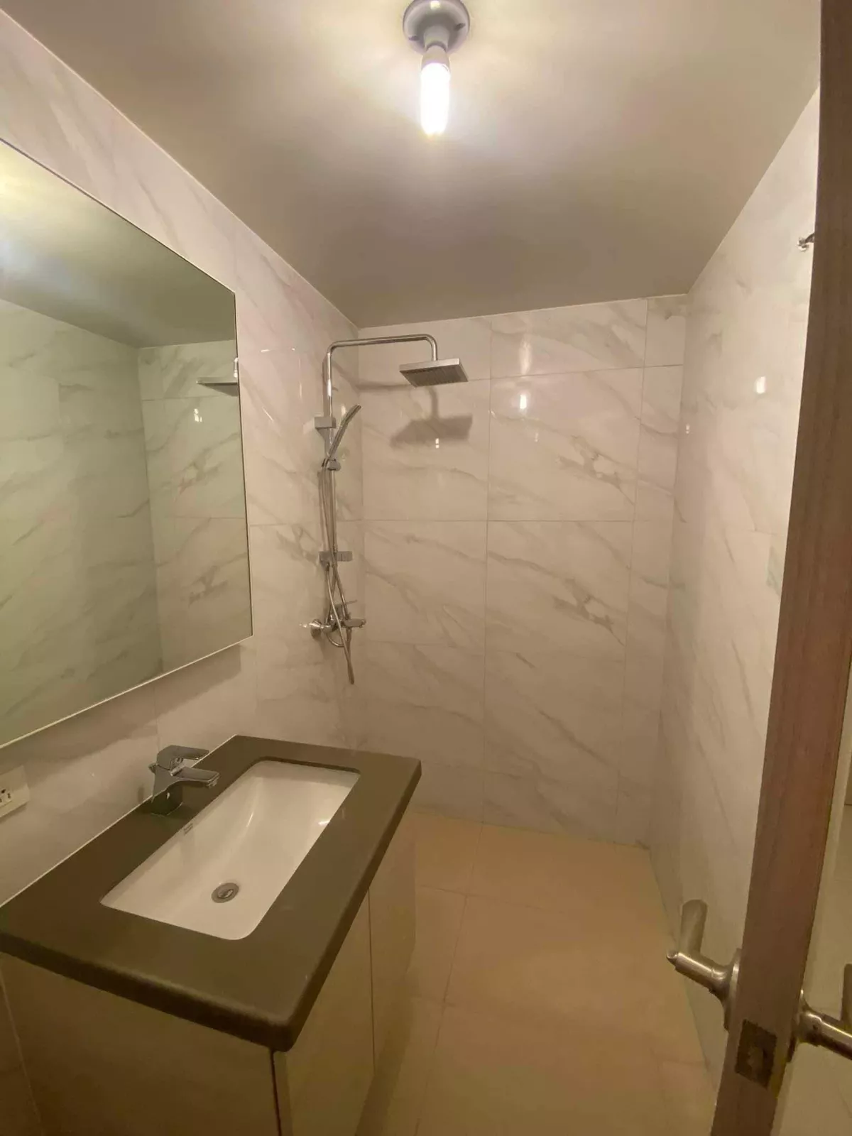 MANDANI BAY SUITES STUDIO UNIT SEAVIEW FOR SALE — Studio in F.E. Zuellig Avenue, Mandaue City, Philippines — Photo 3