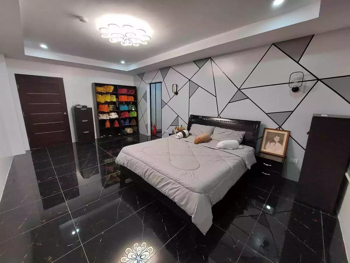 Open photo 18 of 18 — 2 Storey Oberlooking Modern Mountain Home and Lot FOR SALE