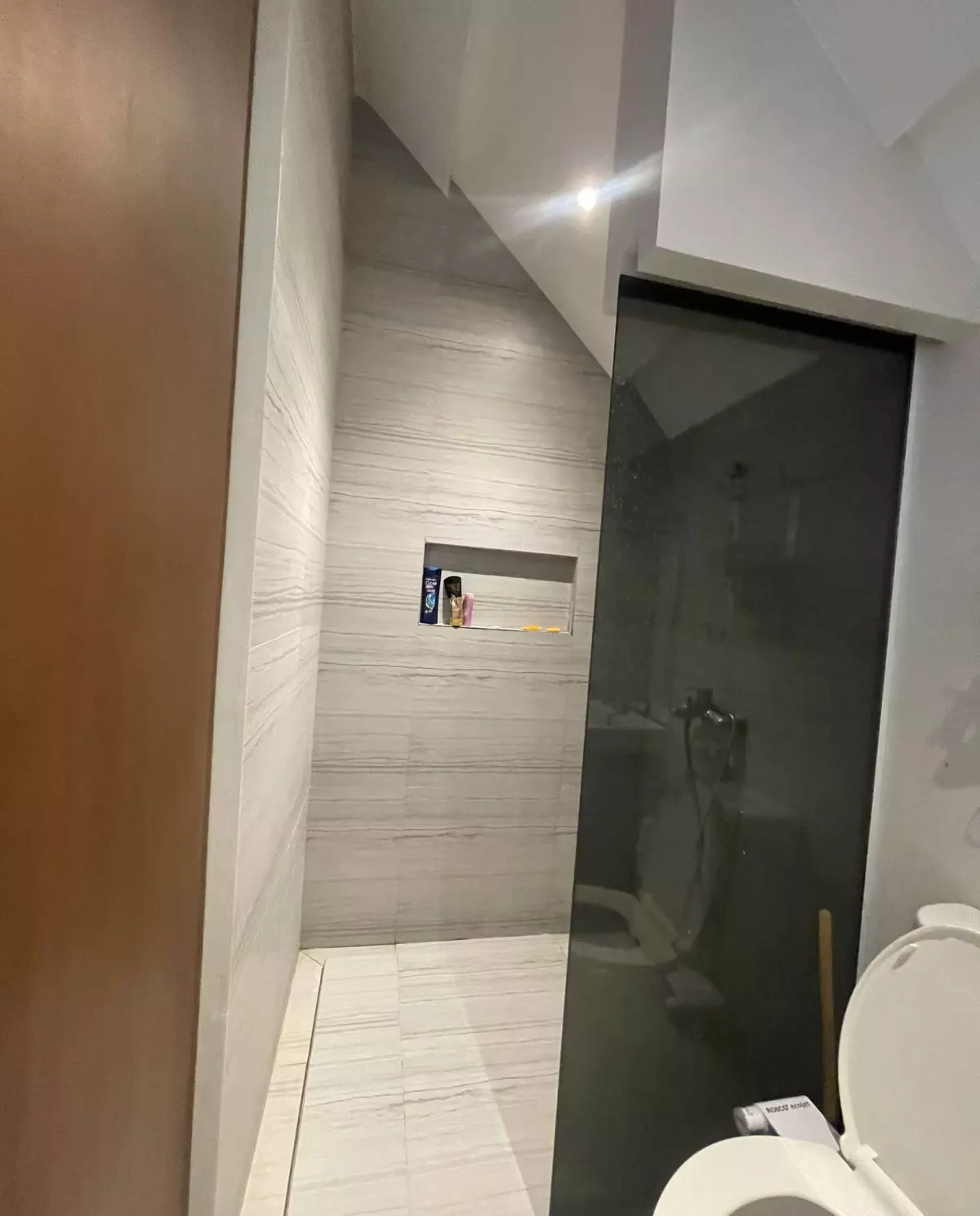 Open photo 17 of 23 — FOR SALE Luxurious House at Aduna Beach Villas Danao