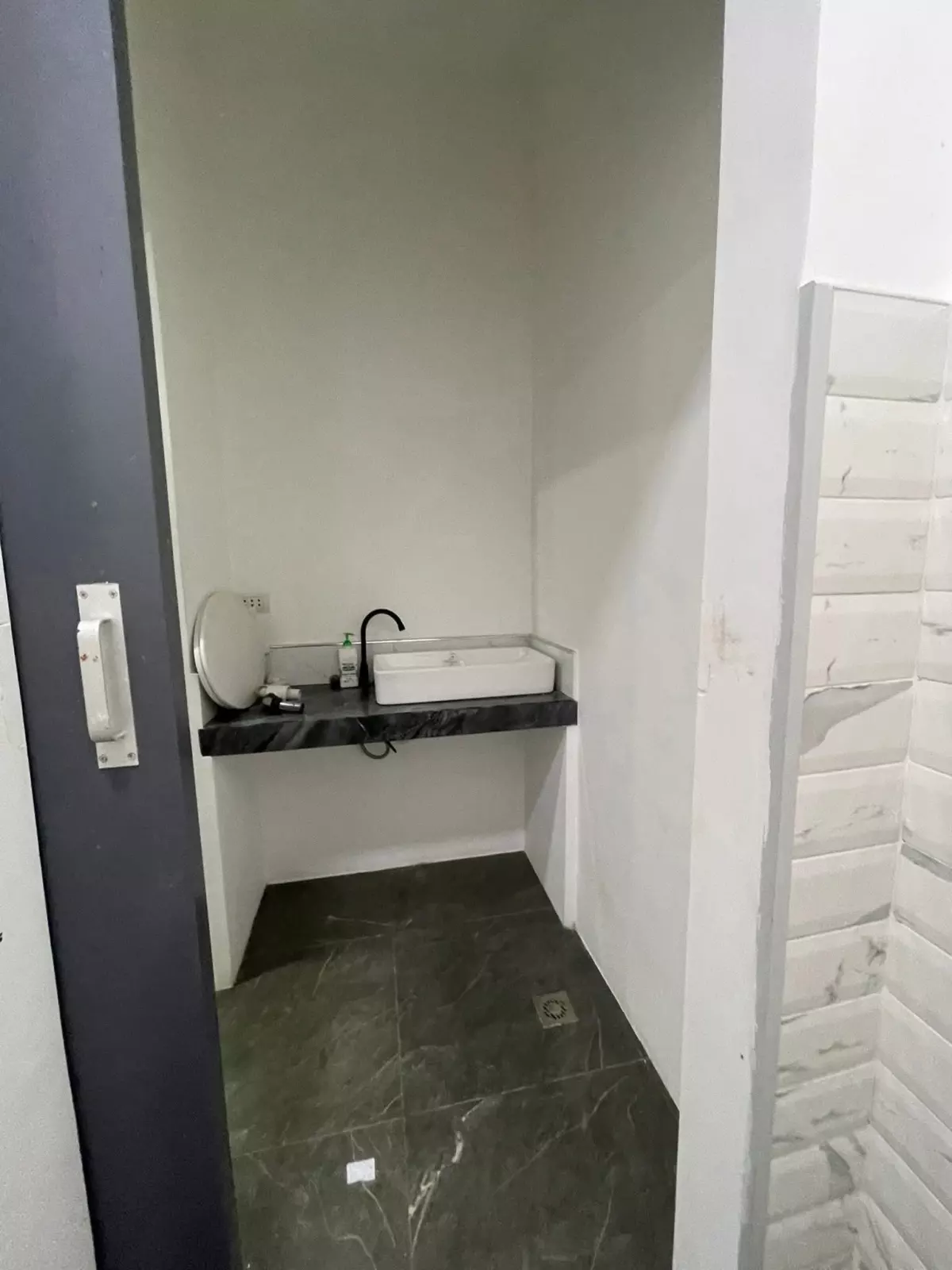 Commercial space for rent — Space in Cebu, Philippines — Photo 4
