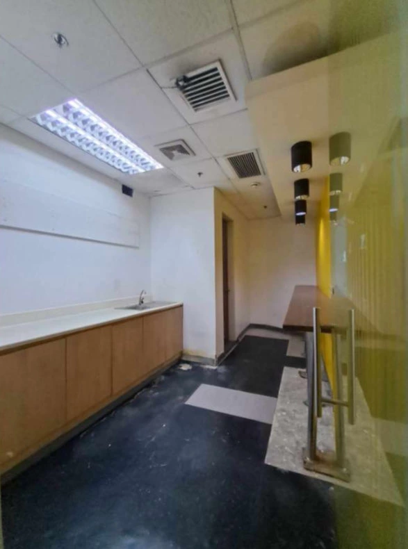 305 Sqm. Office Space In IT Park — Office in Cebu City, Cebu, Philippines — Photo 5