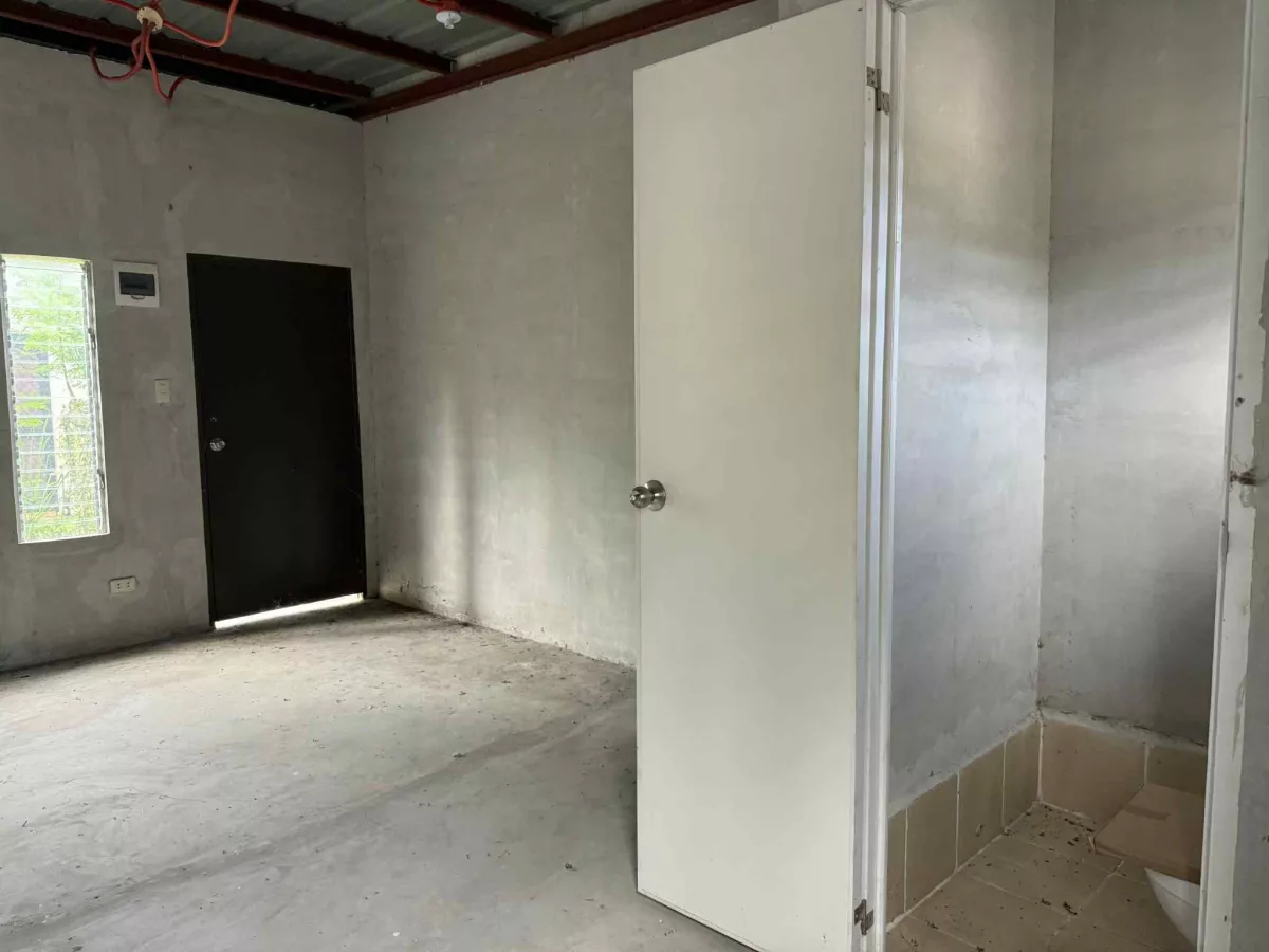 RUSH ASSUME SALE – LUMINA UNITS — Townhouse in Bacong, Negros Oriental, Philippines — Photo 3