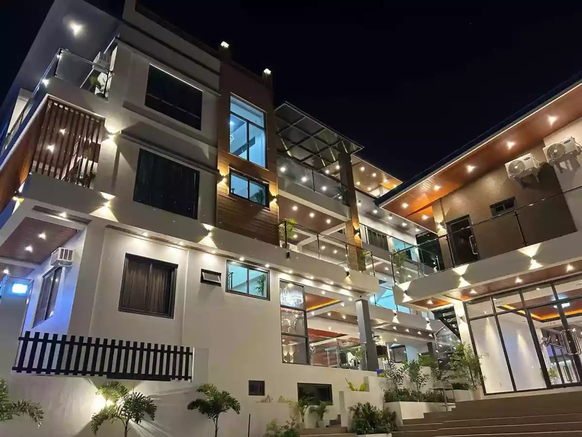 BRANDNEW 4-STOREY LUXURIOUS PRIVATE RESORT WITH BASEMENT + 2-STOREY EVENTS PLACE FOR SALE — Building in Laguna, Philippines — Photo 3