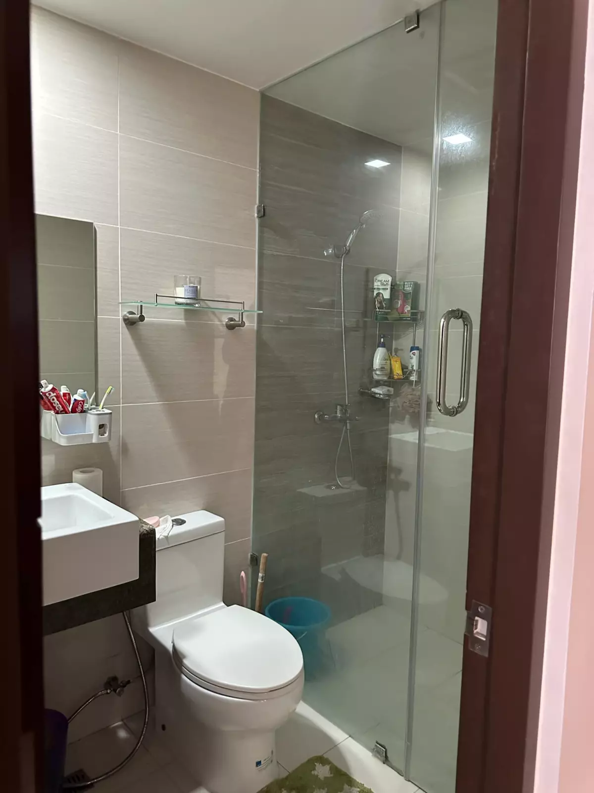 Mactan Newtown Condo for Sale with parking — 2 Bedrooms in Lapu-Lapu City, Cebu, Philippines — Photo 5