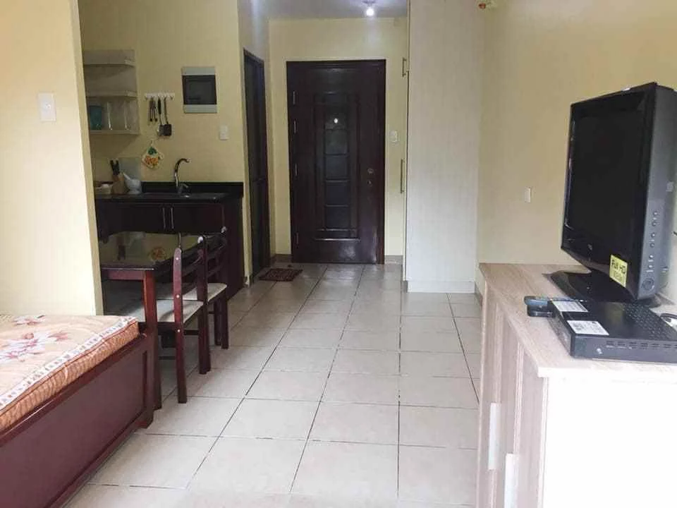 1-Bedroom Condo Unit with Balcony and with Parking Woodcrest Residences for Sale — 1 Bedroom in Guadalupe, Cebu City, Guadalupe — Photo 4