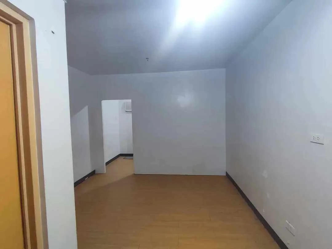 FOR RENT: FINISHED STUDIO/1 BR CONDO WITH BALCINY