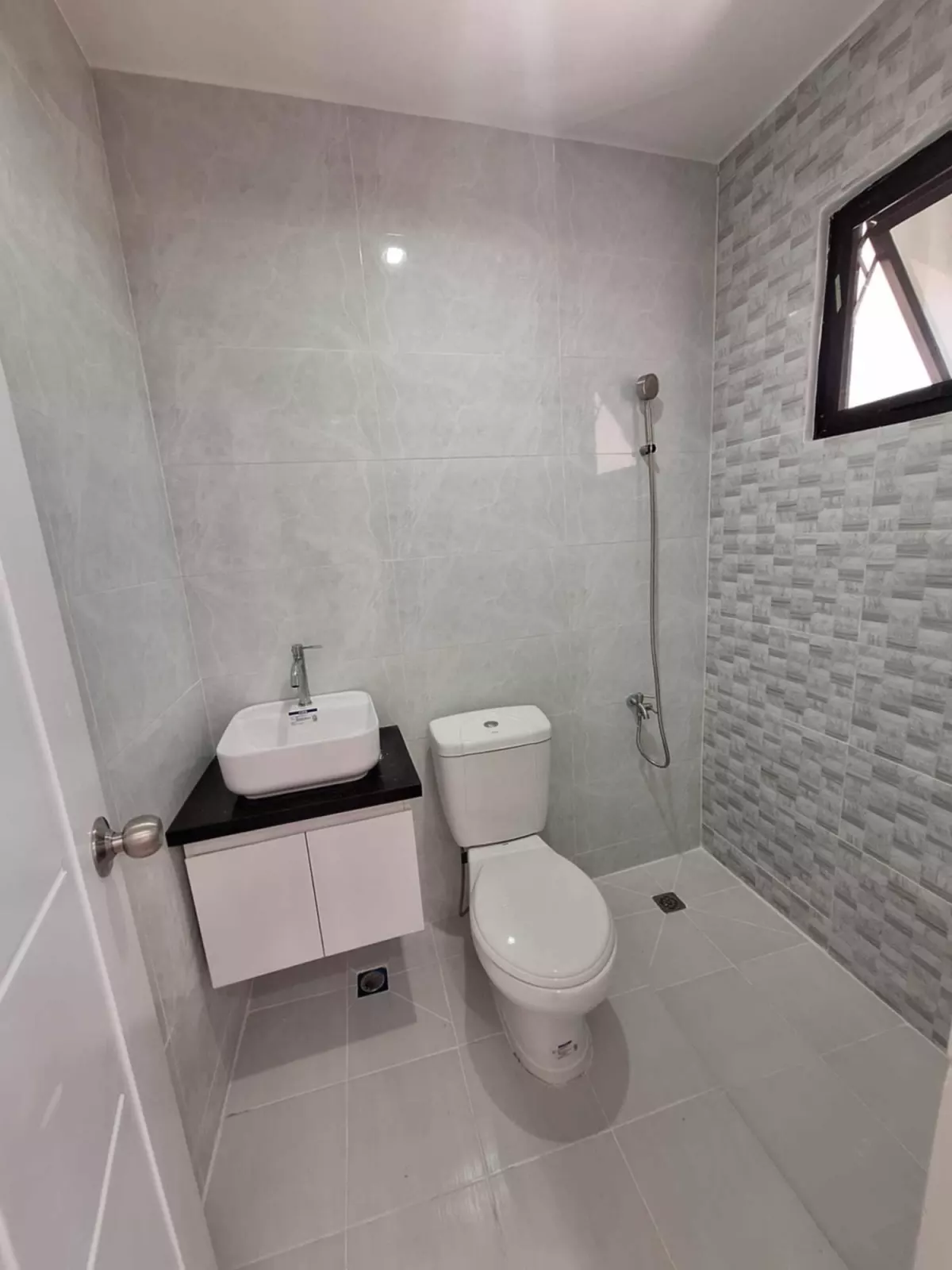 FOR ASSUME VILLA SONRISA — House and Lot in Liloan, Cebu, Philippines — Photo 2