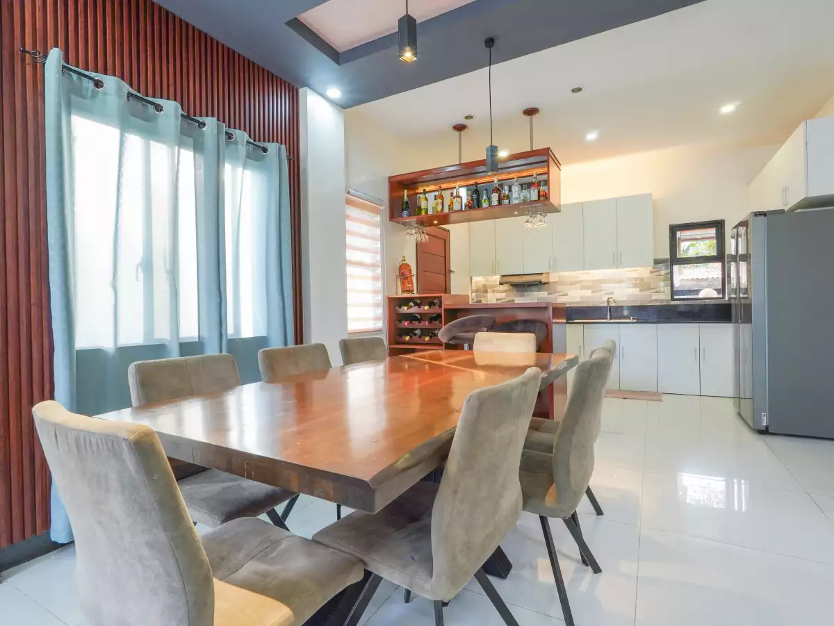 4 Bedroom House and Lot with 2 Garage — House and Lot in Bagong Silingan, Lapu-Lapu City, Cebu — Photo 3