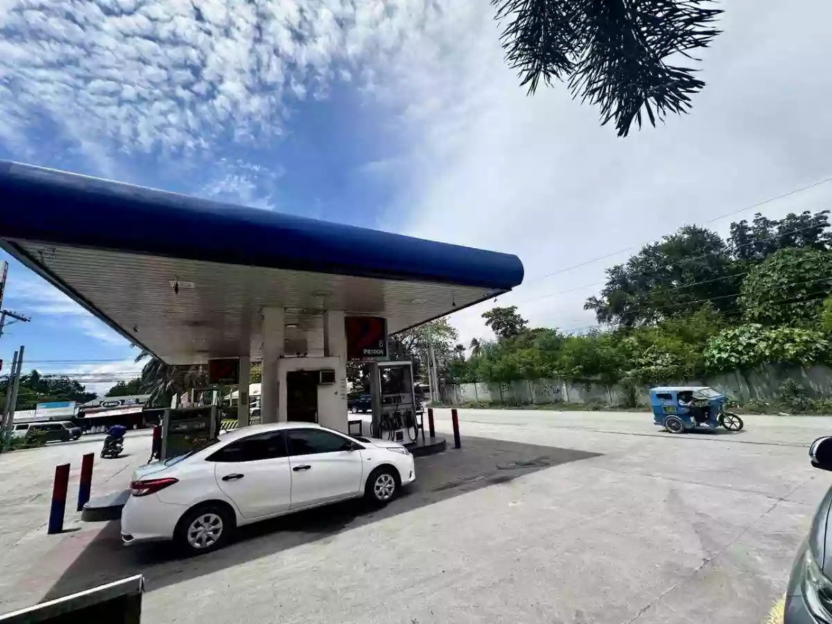 Commercial Property w/ existing Gas Station Business & Commercial Building — Building in Tiongson Street, General Santos City (Dadiangas), South Cotabato — Photo 2